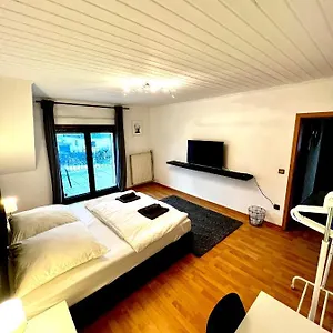 https://praktisches-zimmer-im-grossen-haus-mit-garten.topcolognehotels.com